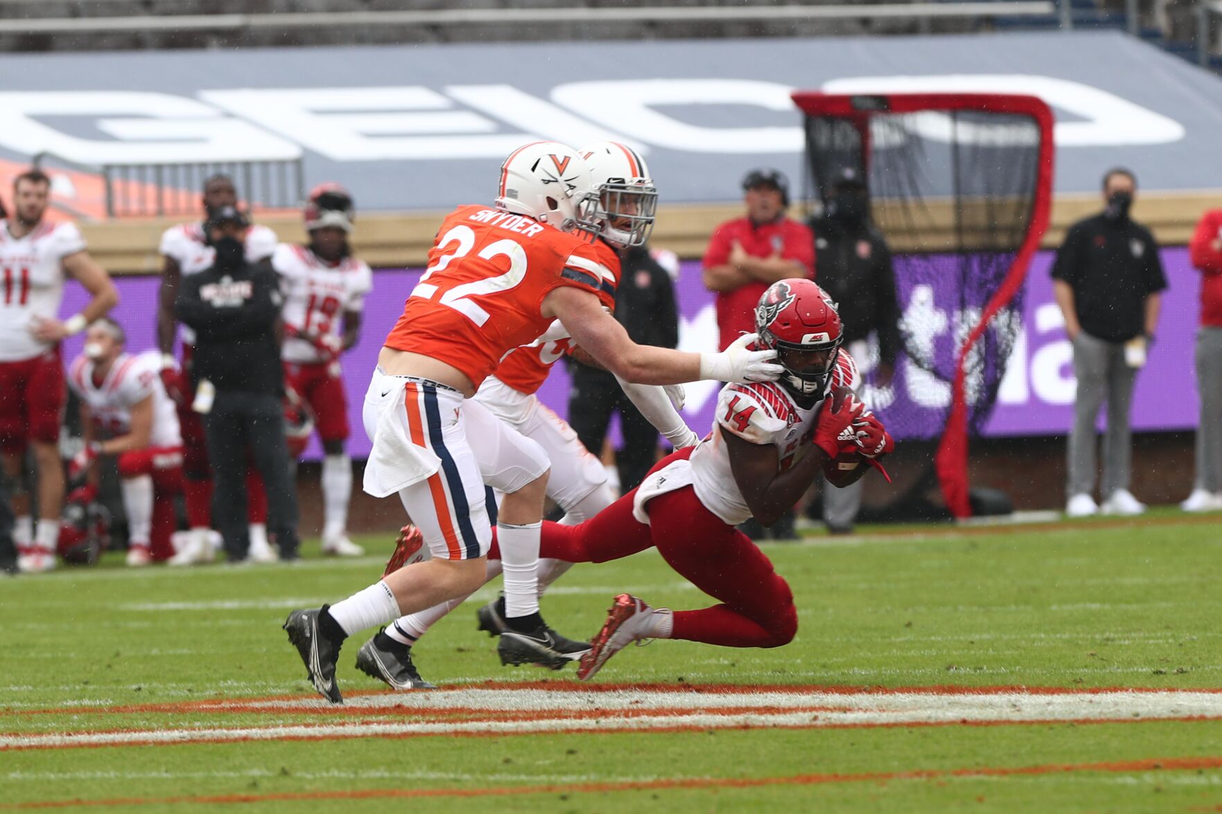 101020-ncstate-uvafootball150.JPG